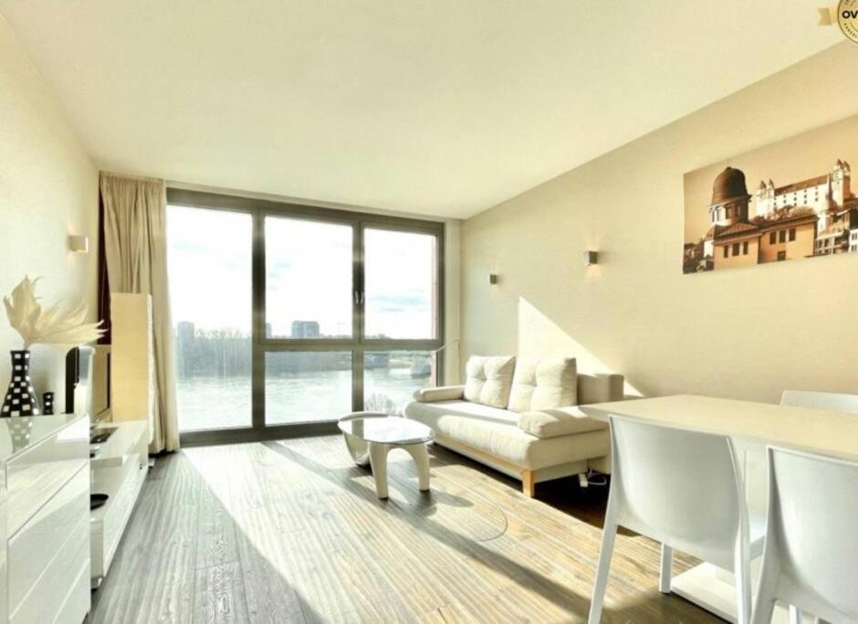 Appartamento Eurovea Cozy Studio Bratislava Esterno foto